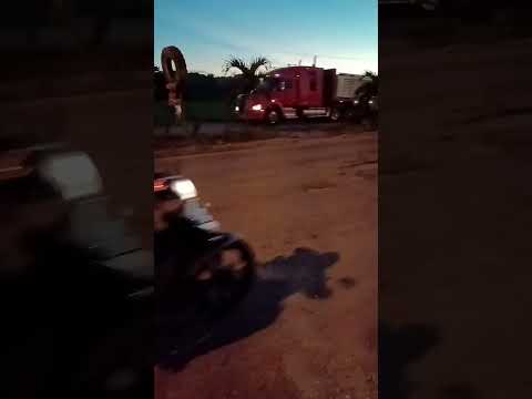 El mal estado del asfalto en el km 6½ de la vía a Quito, en Lago Agrio,