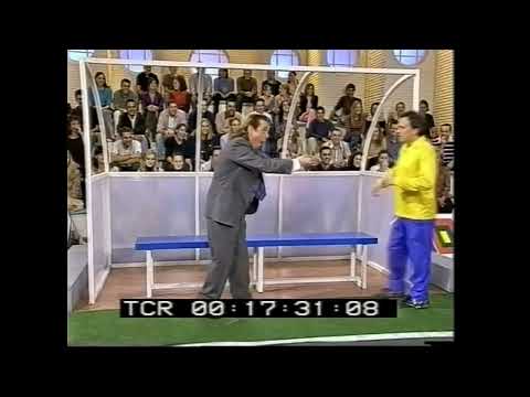 Cruz y Raya Tiras De Fútbol Juan Muñoz Cómico