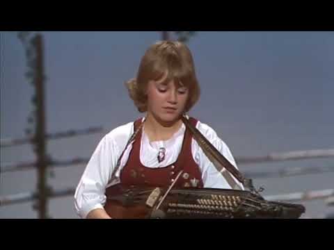 Åsa Jinder - "Näcken och Sko Ella" (Swedish Traditional Folkmusic)