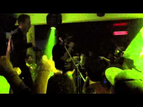 Shark Emcee ft.Andreas Del Grosso- Fattèll' 'na risat' (Live Hd @ Sirius club,Montesarchio,Bn)