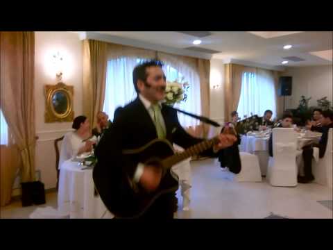 a villa Ligea, l'intrattenimento musicale per matrimoni con chitarra e voce di Lillo Strillo showman