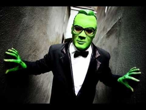 Welcome-Etienne de crecy feat. the bloody beetroots