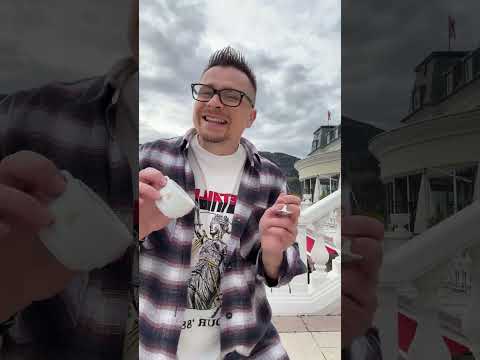 Ем сливочное масло от голода!￼