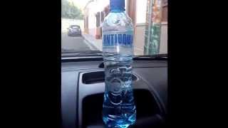 preview picture of video 'Prueba de la botella - Renault Clio 2 1.6 16V 110CV - ENVIGADO'
