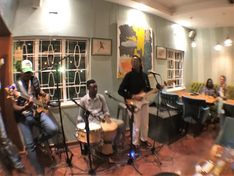 BlvckMoon - Two Grapes Wine Bar (Live Acoustic Session)