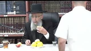 הרב גדעון בן משה :  הפרשת תרומות ומעשרות חלק שני עם הדגמה מפורטת . (כולל חזון עובדיה) - התמונה מוצגת ישירות מתוך אתר האינטרנט יוטיוב. זכויות היוצרים בתמונה שייכות ליוצרה. קישור קרדיט למקור התוכן נמצא בתוך דף הסרטון