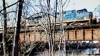 preview picture of video 'Train over Bridge @ Laurel Racetrack'