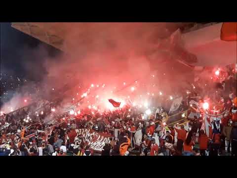 "¡FIESTA TOTAL! LGARS en Tunja." Barra: La Guardia Albi Roja Sur • Club: Independiente Santa Fe