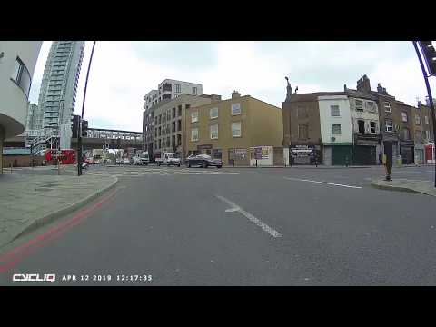 SILVER FORD FOCUS GN02 AKO - HIT & RUN