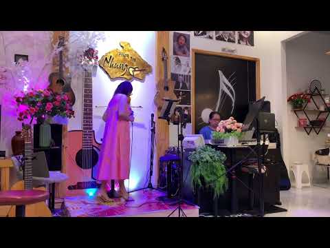Thể hiện bởi Tuyết Nhung
