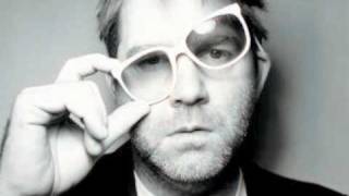LCD Soundsystem - Dance Yrself Clean (shorter version)