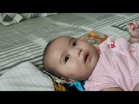 Baby reacting to The Happy Song