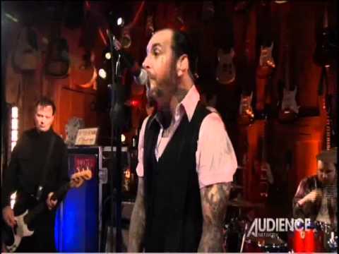 Social Distortion - Machine Gun Blues (live) 2011