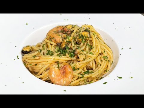 SPAGHETTI AI FRUTTI DI MARE CON MISTO PESCE SURGELATO - SI FANNO IN 15 MINUTI FACILI ED ECONOMICI