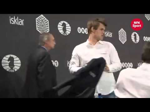 Magnus Carlsen losing Reaction -  World Blitz Chess Champion 2015