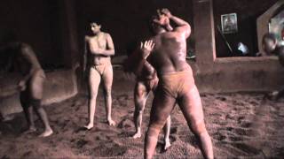 preview picture of video 'Indian Wrestlers Practice Kushti in Kolhapur'