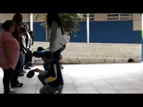 Professores da E.M. Vicente Maciel dançando a Quadrilha.