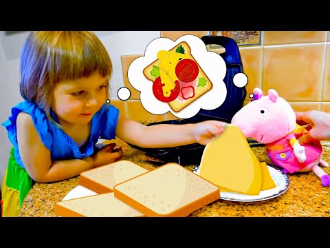 Bianca & Mommy Cook Toasts for Toys & Family for Breakfast