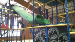 preview picture of video 'IndooRoth Indoorspielplatz Hallenspielplatz Abenteuerspielplatz Roth Rothsee'