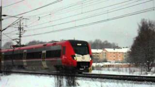 preview picture of video 'Upplands lokaltrafik UL Local train to Upplands Väsby leaves Knivsta station.'
