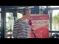 Vlak voor zijn optreden schoof Antoon nog even bij ons aan