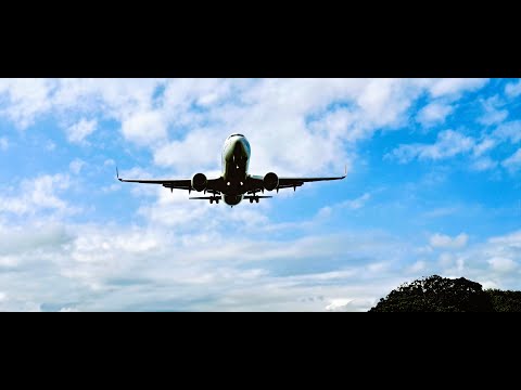 "Airplane Alley" --- Binjiang Street Lane 180, visão de perto da partida do avião