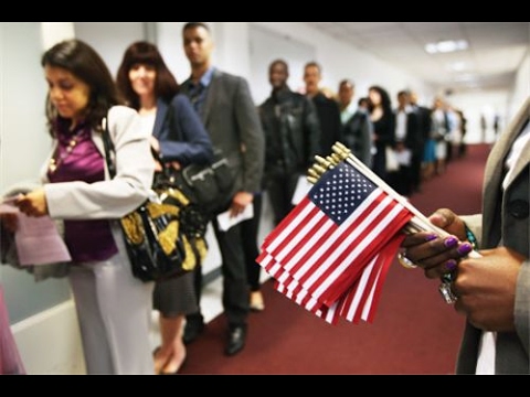 Dự luật di trú mới: Con có quốc tịch có bảo lãnh được cha mẹ và anh em không?