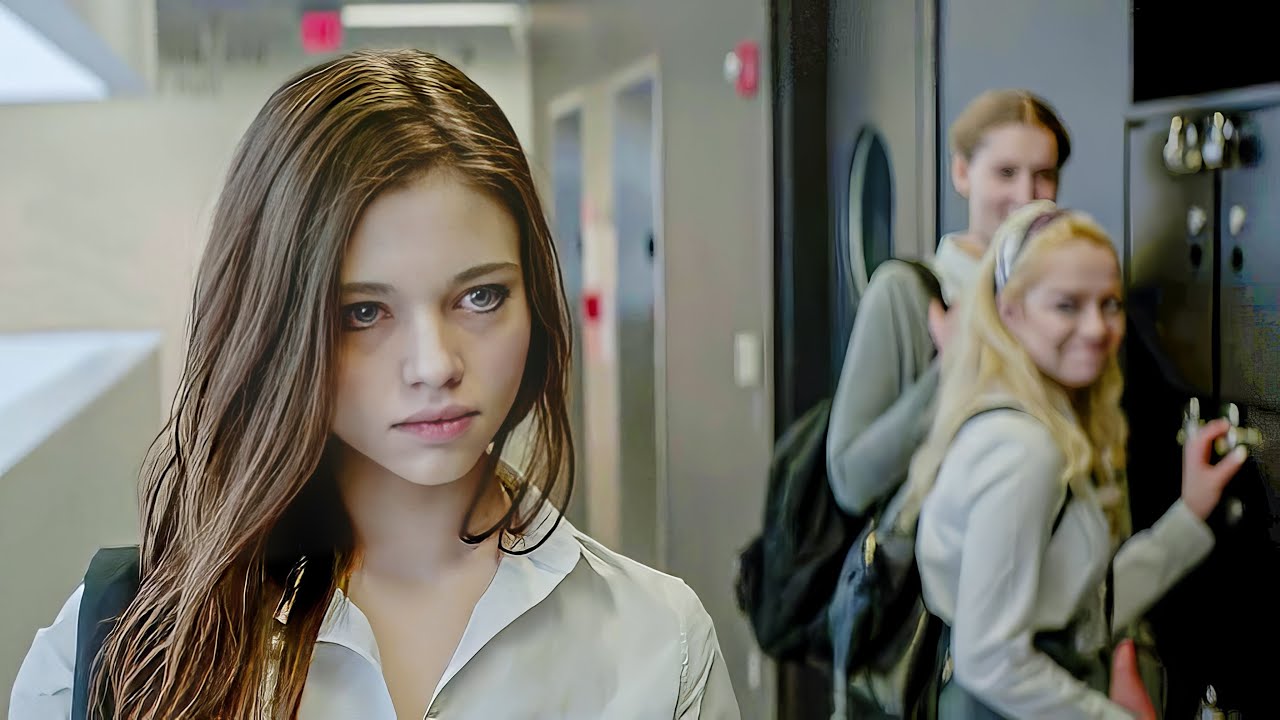 A Weak Girl Sends Her Twin Sister to School to Take Revenge on Those Who Bully Her.