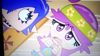 Hi hi puffy AmiYumi-Ami cries at the beach
