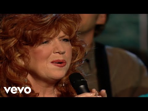 Bill & Gloria Gaither - Hear the Voice of My Beloved [Live] ft. Cynthia Clawson