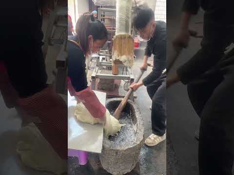 في الصين يصنعون الخبز الصحي من الأرز المطحون !! #food #shortsvideo