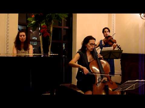 Lenni Jabour - A Little Sad @ Sutton Place Hotel (HD)