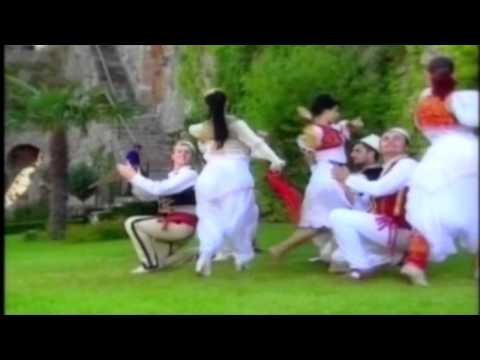 ARTIOLA TOSKA & BUJAR QMILI -  JE E VOGEL RRUMBULLAK