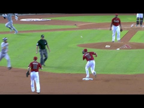 COL@ARI: R. De La Rosa starts 1-6-3 double play