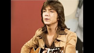 ✱ David Cassidy...in a medley of songs with friends ✱