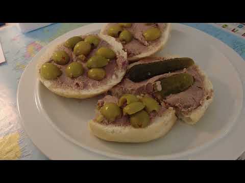 MongoTV_8051 - Min Frokost - MØLLLEHJUL BOLLER Med BACON LEVERPOSTEJ - GRØNNE OLIVEN - SYLTET AGURK