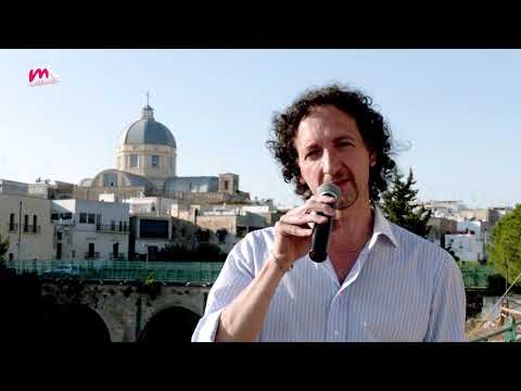 Massafra - LA  STORICA SCALA CHE COLLEGA IL FONDO DELLA GRAVINA A VIA LO PIZZO.