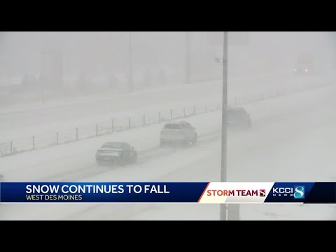 Snowfall causes whiteout conditions in central Iowa