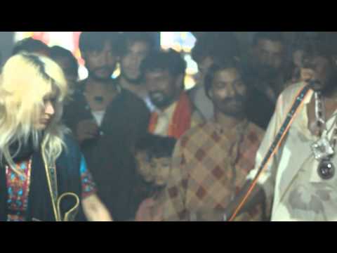 RANI TAJ - Dhol at Shahbaz Qalandar Darbar