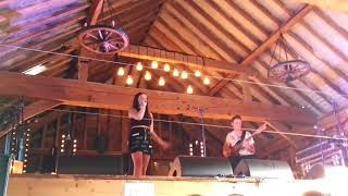 Lauren Aquilina - Psycho // Live at Barn on the Farm 2018 (wooden barn)