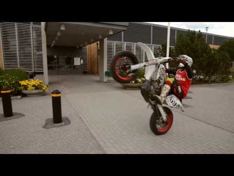 download lagu mp3 mp4 Superretards, download lagu Superretards gratis, unduh video klip Superretards