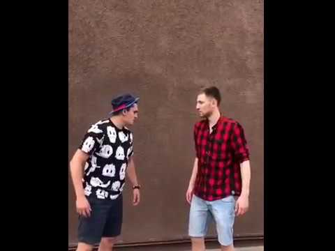 Эй, будь по аккуратней, чувак, я самбо занимался