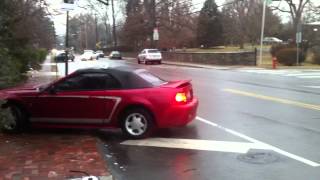 preview picture of video 'Philly ice storm causes crashes + strandings'
