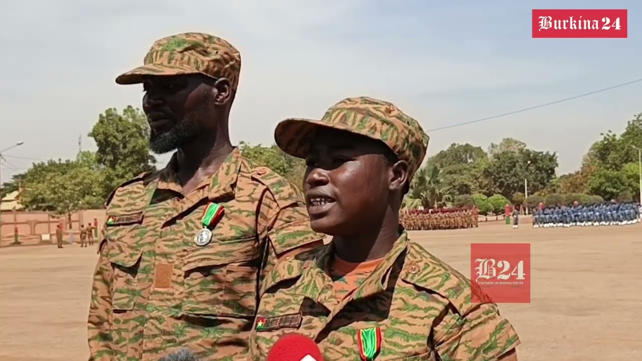 Félicité Zoungrana décorée de la médaille d'honneur des Volontaires pour la Défense de la Patrie