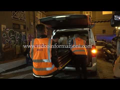 Napoli, uccide la madre e si barrica dentro casa