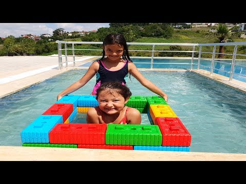 Renkli Legolarla Havuz Simidi Yaptık- Elif Öykü and Masal swimming Pool Pretend Play Colored Bloc