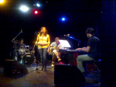 Soledad Cabrera y  A seis manos trío  (Viejas promesas)