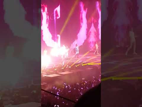 "PLAYING WITH FIRE" CLIP @ BLACKPINK 2019 WORLD TOUR [IN YOUR AREA] IN L.A. PT 20/32