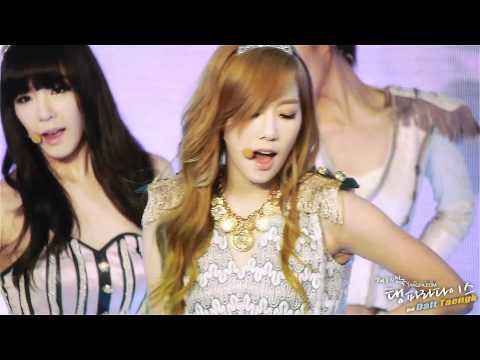 FanCam 111103 Taeyeon MNet Style Icon Awards - The Boys.mp4