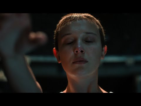 Eleven lifts the Nina tank with her powers - Stranger Things 4 [4x8]